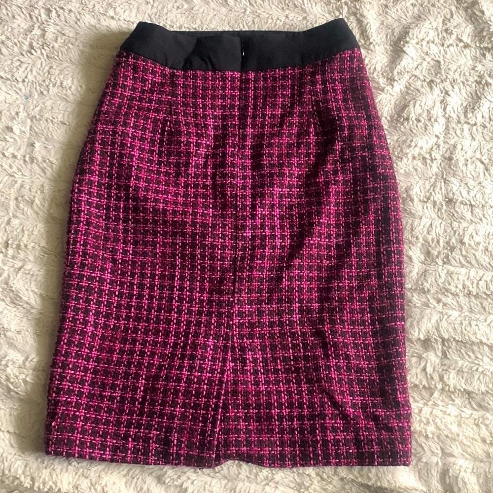 69% Polyester, 23% acrylic, 5% wool , 3% other fiber, lining 100% polyester